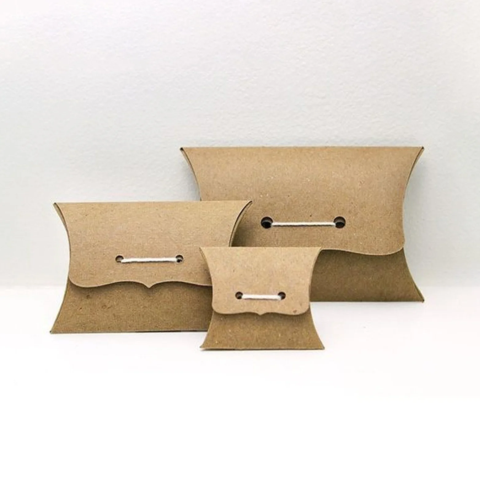 Custom-Cardboard-Pillow-Boxes-TCP-Dubai-UAE (2)